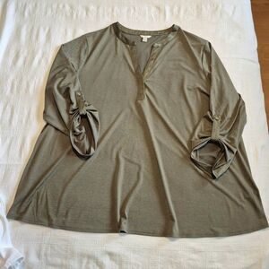 Cato womens size 22/24W olive green convertible sleeve liquid flow top VGUC